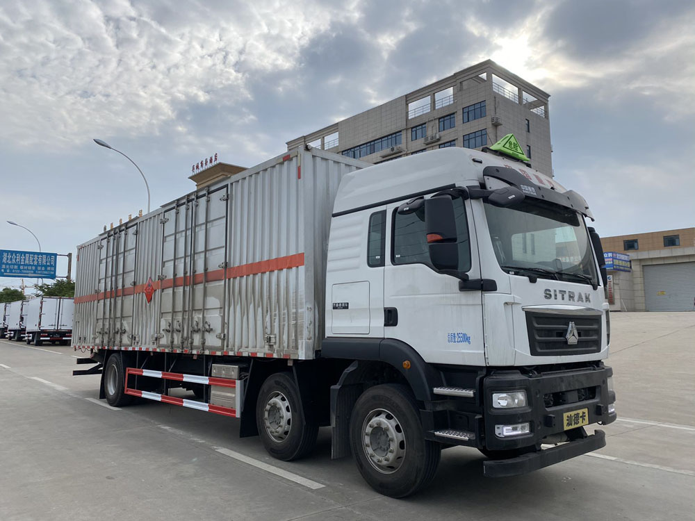 易燃液體廂式運(yùn)輸車(chē)，廂式運(yùn)輸車(chē)，楚勝汽車(chē)集團(tuán)